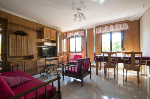 Double Bedroom next to large park in Carabanchel