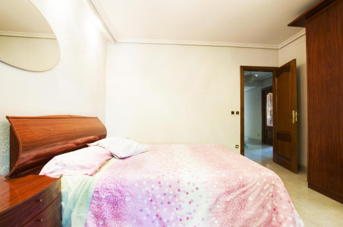 Double Bedroom next to large park in Carabanchel