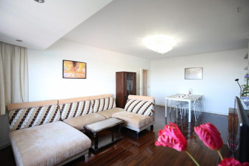 Wonderful single bedroom, in a 6-bedroom apartment in Olaias - Gallery - 37