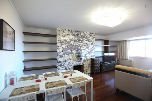 Wonderful single bedroom, in a 6-bedroom apartment in Olaias - Gallery - 30