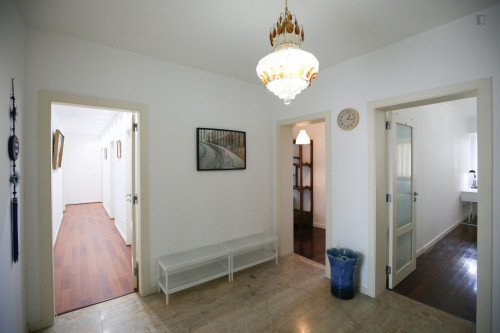 Wonderful single bedroom, in a 6-bedroom apartment in Olaias - Gallery - 23
