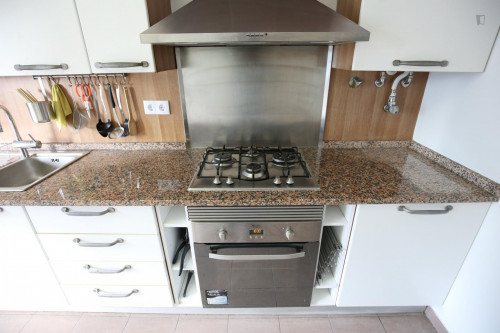 Wonderful single bedroom, in a 6-bedroom apartment in Olaias - Gallery - 45