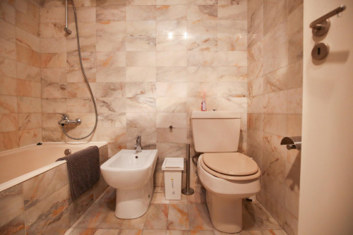 Wonderful single bedroom, in a 6-bedroom apartment in Olaias - Gallery - 13