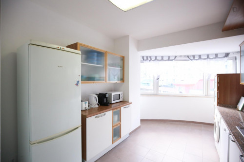 Wonderful single bedroom, in a 6-bedroom apartment in Olaias - Gallery - 41