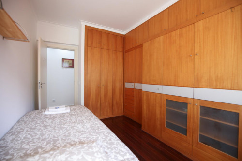 Wonderful single bedroom, in a 6-bedroom apartment in Olaias - Gallery - 27