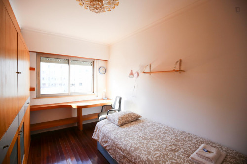 Wonderful single bedroom, in a 6-bedroom apartment in Olaias - Gallery - 25