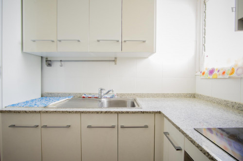 Very cool double bedroom near the Pubilla Cases metro - Gallery - 16