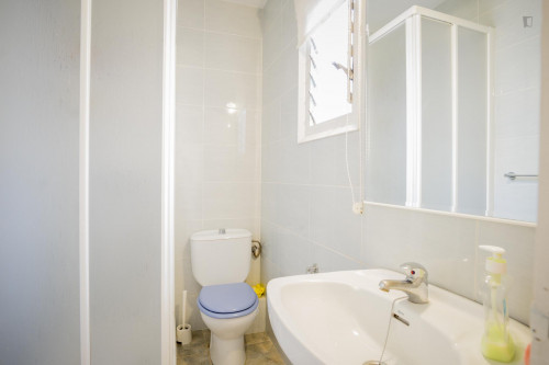 Very cool double bedroom near the Pubilla Cases metro - Gallery - 13