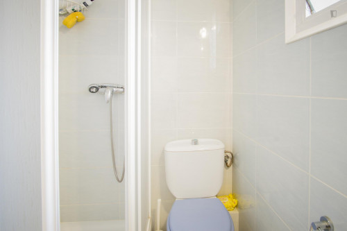 Very cool double bedroom near the Pubilla Cases metro - Gallery - 12