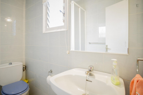 Very cool double bedroom near the Pubilla Cases metro - Gallery - 11