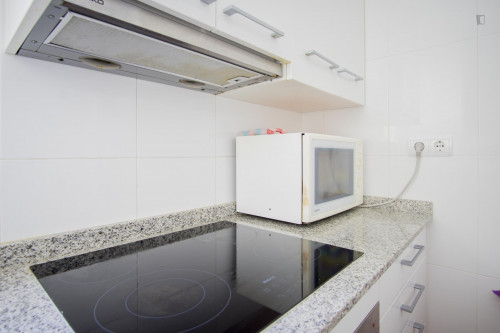 Very cool double bedroom near the Pubilla Cases metro - Gallery - 15