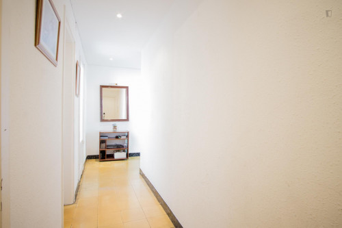 Very cool double bedroom near the Pubilla Cases metro - Gallery - 7