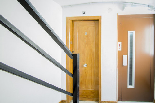 Very cool double bedroom near the Pubilla Cases metro - Gallery - 5