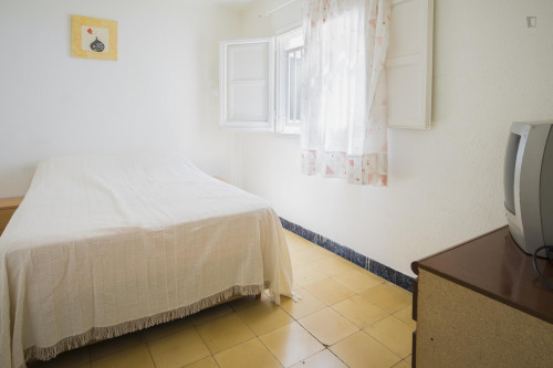 Very Cool Double Bedroom Near The Pubilla Cases Metro - 1