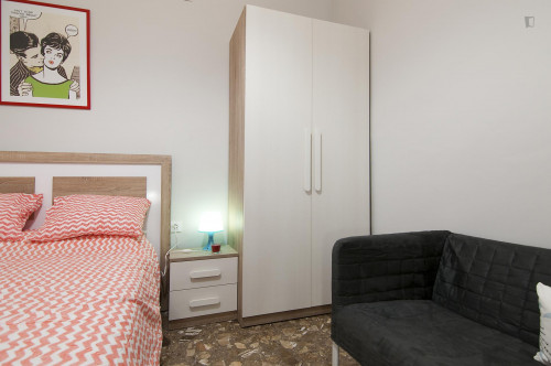 Double bedroom in a 5-bedroom flat in Russafa  - Gallery -  3