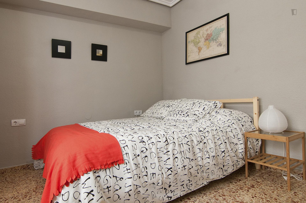 Very cool double bedroom in L'Amistat  - Gallery -  2