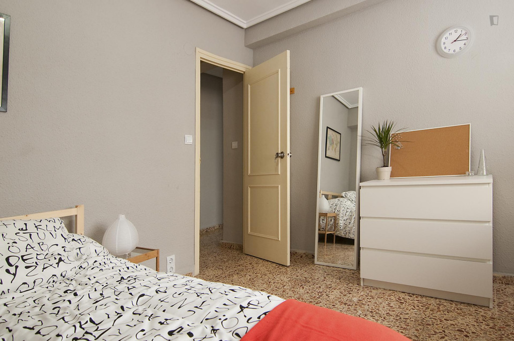 Very cool double bedroom in L'Amistat  - Gallery -  4