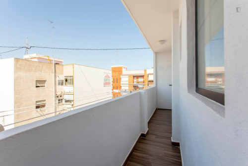 Enjoyable 2-bedroom apartment in Torrefiel - Gallery - 9