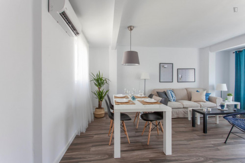 Enjoyable 2-bedroom apartment in Torrefiel - Gallery - 16