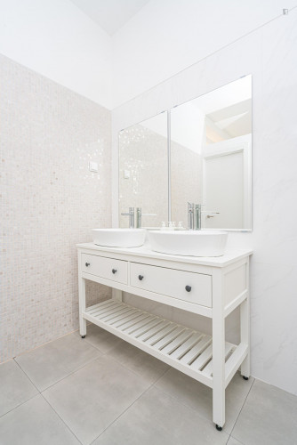 Double bedroom near Campo Pequeno metro station