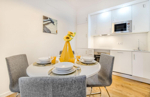 Bright 2-bedroom apartment near Miradouro da Graça - Gallery - 35