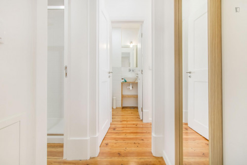 Bright 2-bedroom apartment near Miradouro da Graça - Gallery - 9