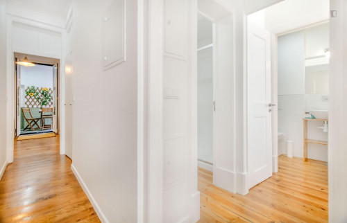Bright 2-bedroom apartment near Miradouro da Graça - Gallery - 11