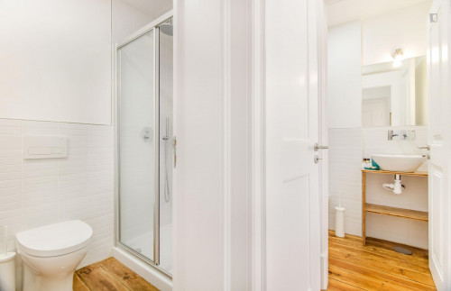 Bright 2-bedroom apartment near Miradouro da Graça - Gallery - 10