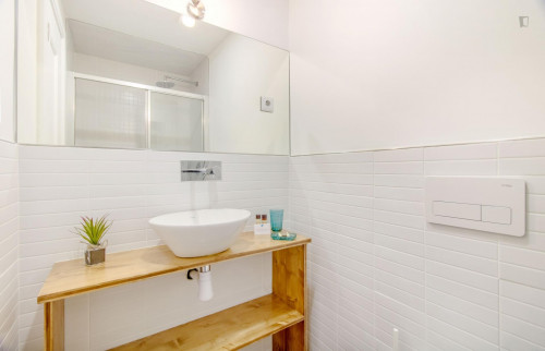 Bright 2-bedroom apartment near Miradouro da Graça - Gallery - 36