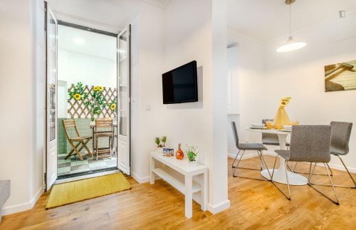 Bright 2-bedroom apartment near Miradouro da Graça - Gallery - 31