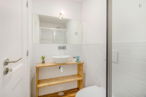 Bright 2-bedroom apartment near Miradouro da Graça - Gallery - 37