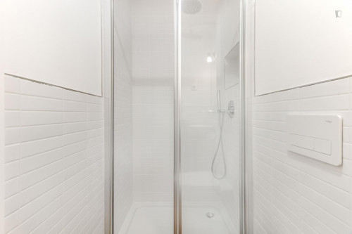 Bright 2-bedroom apartment near Miradouro da Graça - Gallery - 40
