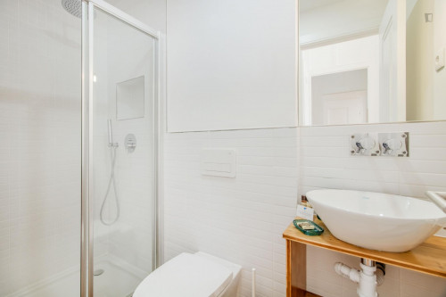 Bright 2-bedroom apartment near Miradouro da Graça - Gallery - 39
