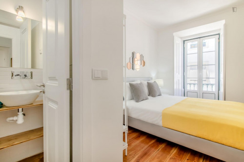 Bright 2-bedroom apartment near Miradouro da Graça - Gallery - 12