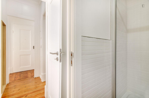 Bright 2-bedroom apartment near Miradouro da Graça - Gallery - 41