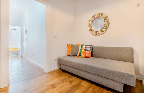 Bright 2-bedroom apartment near Miradouro da Graça - Gallery - 28