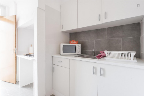 Luminous single bedroom near Instituto Superior Técnico - Gallery - 5