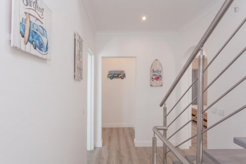 Bright and cosy single bedroom with a balcony, in Costa da Caparica