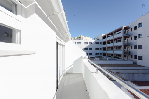 Bright and cosy single bedroom with a balcony, in Costa da Caparica - Gallery - 14