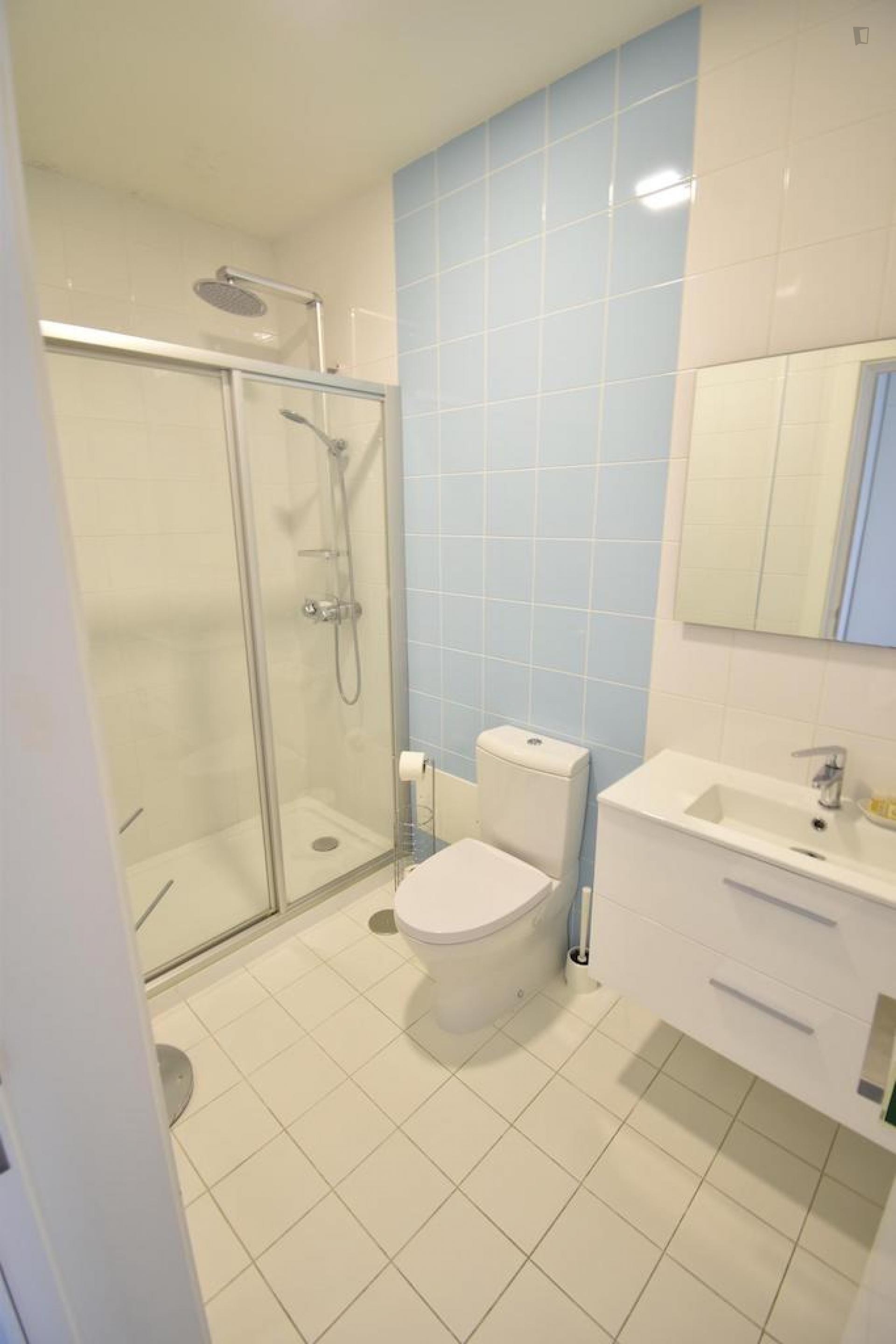 Spacious studio apartment close to Coimbra train station - JR Studios 13