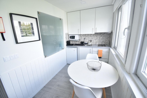 Spacious studio apartment close to Coimbra train station