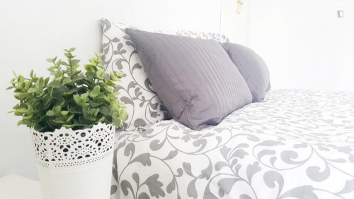 Tasteful double bedroom near the popular Puerta del Sol area - Gallery - 7