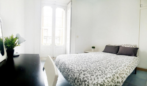 Tasteful double bedroom near the popular Puerta del Sol area - Gallery - 8