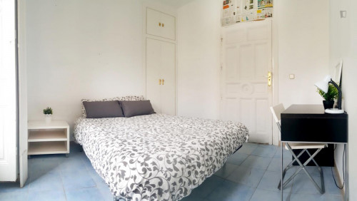 Tasteful Double Bedroom Near The Popular Puerta Del Sol Area - 1