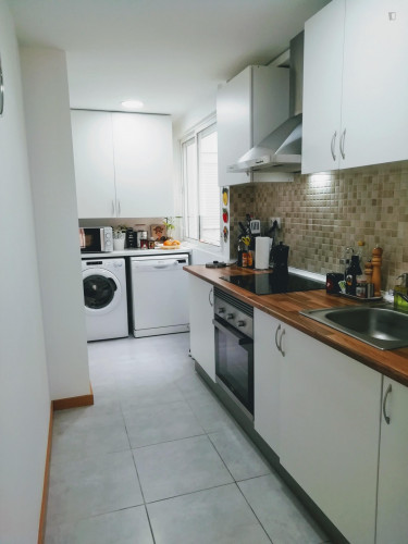 Single bedroom in a 3-bedroom apartment near Marítim - Serrería metro station - Gallery - 9