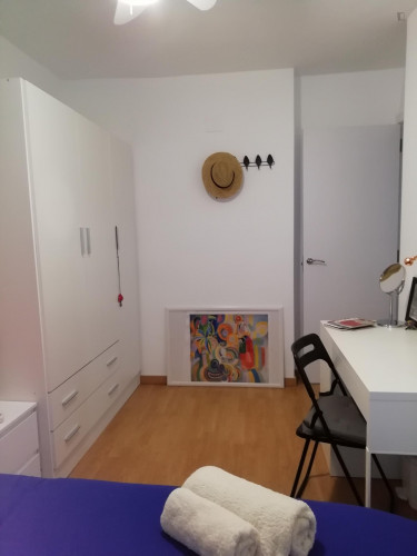 Single bedroom in a 3-bedroom apartment near Marítim - Serrería metro station - Gallery - 23