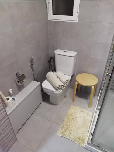 Single bedroom in a 3-bedroom apartment near Marítim - Serrería metro station