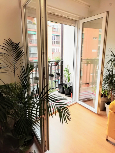 Single bedroom in a 3-bedroom apartment near Marítim - Serrería metro station - Gallery - 17