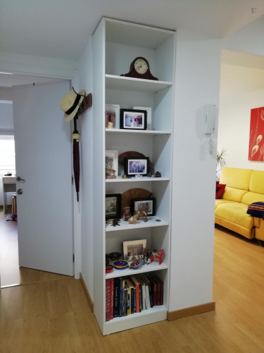 Single bedroom in a 3-bedroom apartment near Marítim - Serrería metro station