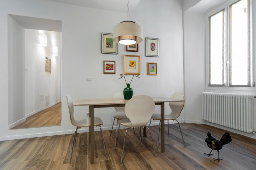 2-Bedroom apartment near Piazza Maggiore